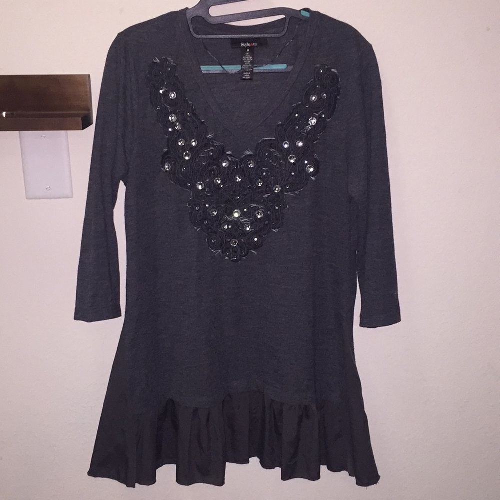 Tunic top with 3/4 length sleeves